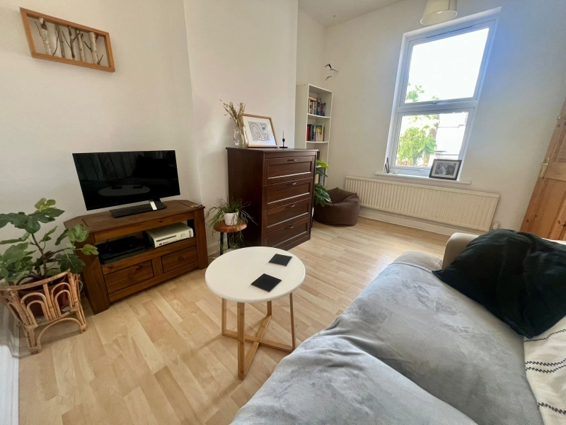 Carholme Road- 1 Bedroom First Floor Flat - Thumbnail 1